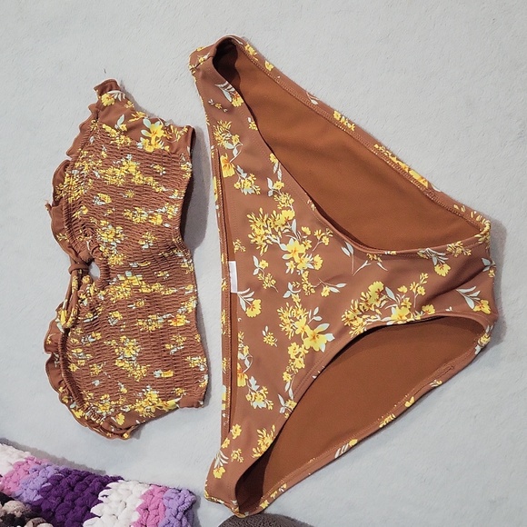 Xhilaration Swimsuit - Picture 2 of 16